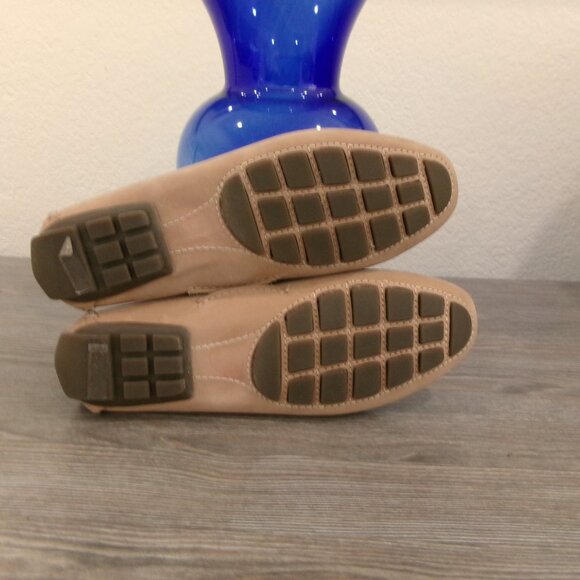 Like New Clarks Artisan Suede Leather Tan Driving Loafers with Gold Studs 9 - Picture 13 of 15